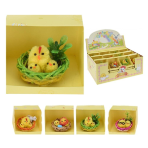 Decoratie paaskuikens in vogelnest