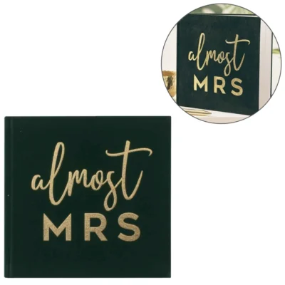 Ginger Ray gastenboek Almost Mrs  velvet groen 21 cm