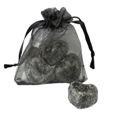 Amberblokje Hart zwarte musk 2,5 cm organza zakje met 3 stuks