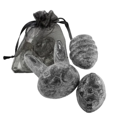 Amberblokje paashaas en eieren black musk 4,5 cm organza zakje met 3 stuks