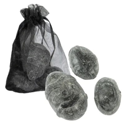 Amberblokje pasen eieren black musk 4,5 cm organza zakje met 3 stuks