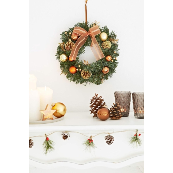 Kerstkrans met dennenappels en kerstballen 30 cm