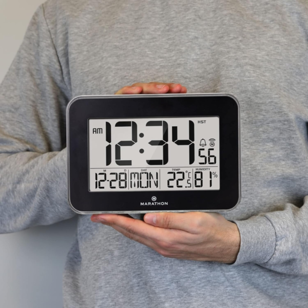 Marathon digitale klok op batterij zwart 22 cm