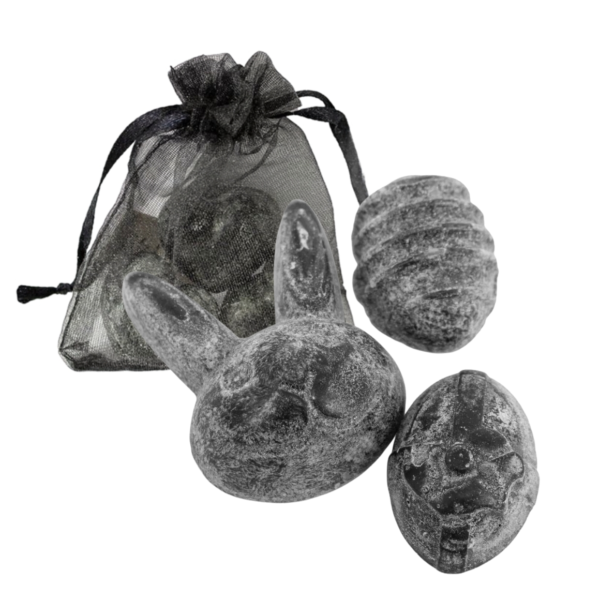 Amberblokje paashaas en eieren black musk 4,5 cm organza zakje met 3 stuks