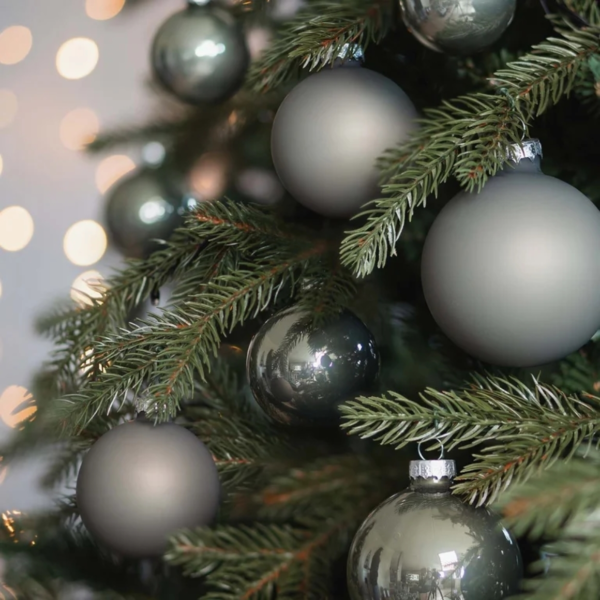 Kerstballen in koffer glas cottage green 44 stuks