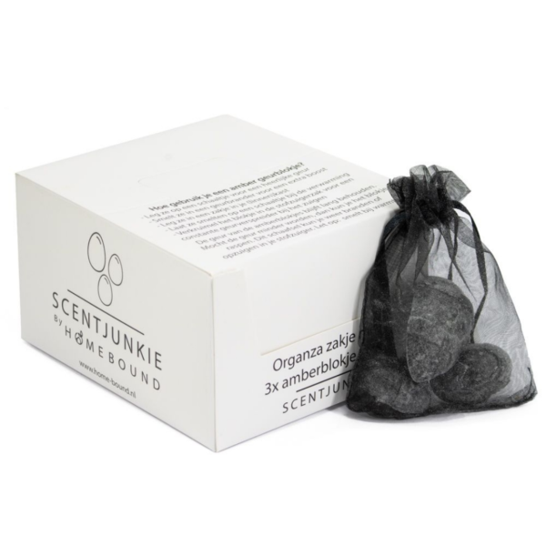 Amberblokje pasen eieren black musk 4,5 cm organza zakje met 3 stuks
