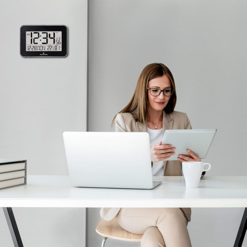 Marathon digitale klok op batterij zwart 22 cm