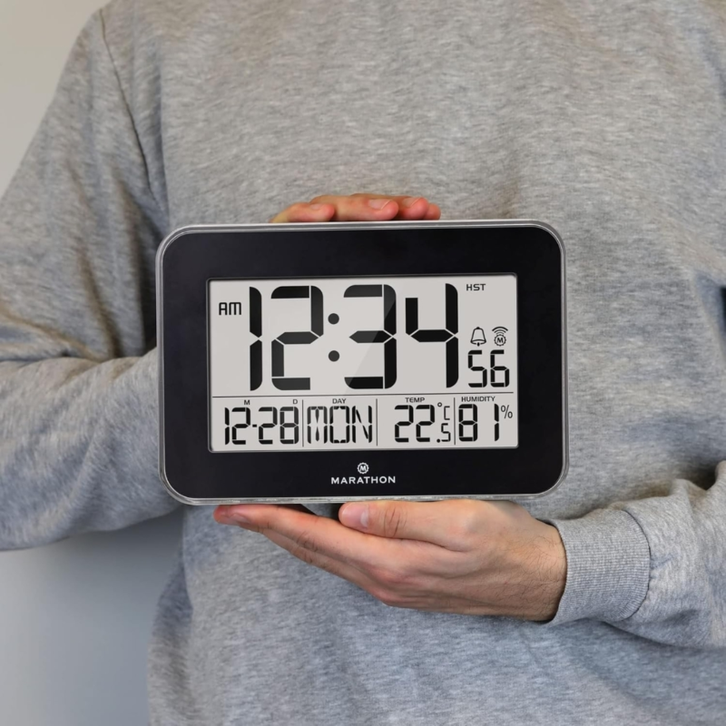 Marathon digitale klok op batterij zwart 22 cm