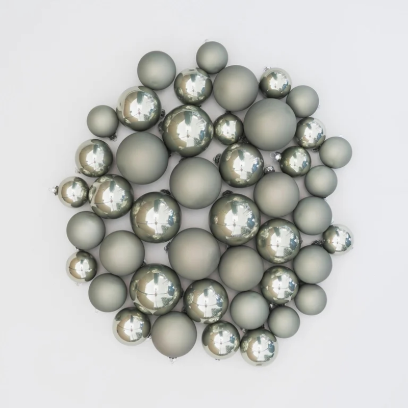 Kerstballen in koffer glas cottage green 44 stuks